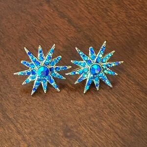 NWOT Heidi Daus Crystal Star Stud Earrings